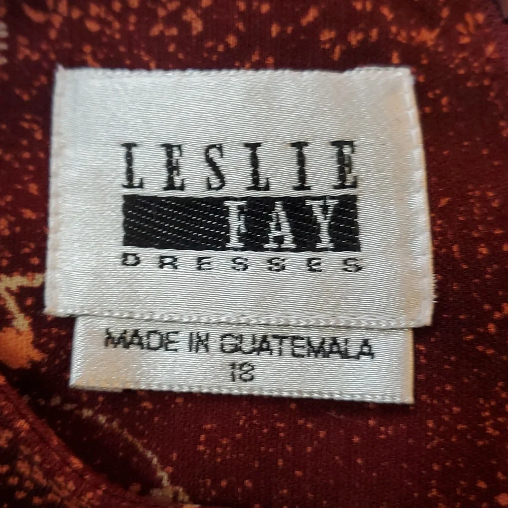 Leslie Fay Elegant Floral Sleeveless Burgundy Dress, Size 18 - Picture 8 of 13